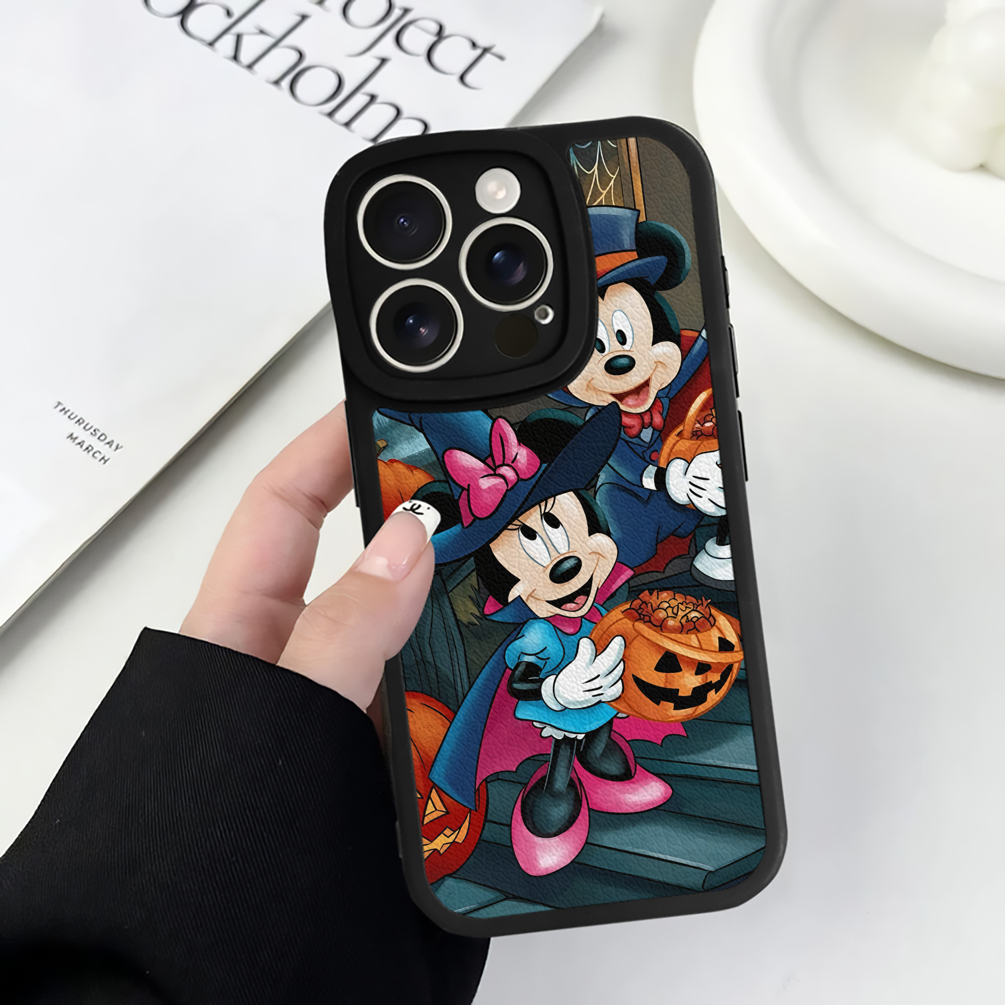 （画像用） ミッキーマウス Mickey Mouse 【iPhone 16シリーズ対応】シリコンスマホケース（レザー調） 材質：シリコン